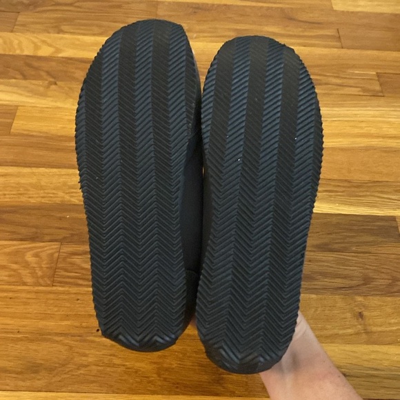 Very G Women’s Gray Sneakers Size 9 - Picture 6 of 8